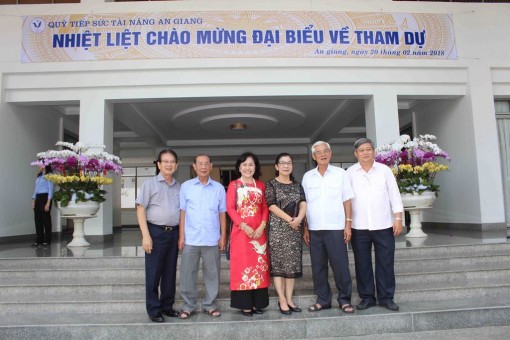 Tuổi cao chí càng cao