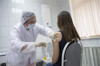Nga bắt đầu tiêm vắcxin Sputnik V mũi thứ 2 cho những người thử nghiệm