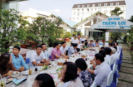 Tái khởi động lại “Cà phê doanh nhân”