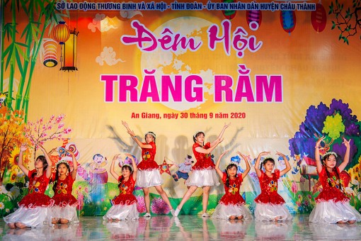 Tổ chức “Đêm hội trăng rằm” cho trẻ em, học sinh có hoàn cảnh đặc biệt khó khăn huyện Châu Thành