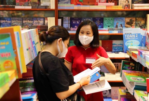 Thẩm định sách giáo khoa lớp 2 và lớp 6 đã hoàn thành vòng 1