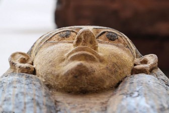 Hé lộ xác ướp 2.500 năm tuổi bên trong quan tài cổ ở Ai Cập