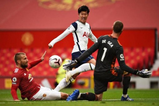 Dẫn trước từ phút 2, M.U vẫn bị Tottenham nhấn chìm ngay tại Old Trafford