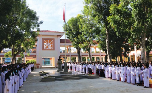 Trường THPT Chuyên Thủ Khoa Nghĩa: Đoàn kết, đổi mới, nâng cao chất lượng dạy và học