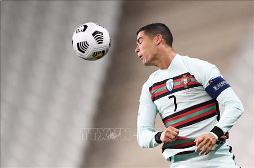 Siêu sao bóng đá Cristiano Ronaldo dương tính với virus SARS-CoV-2
