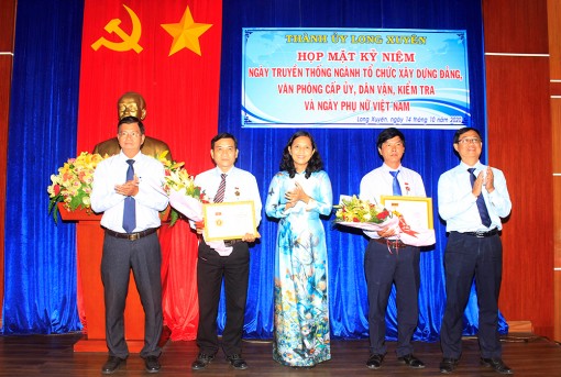 Long Xuyên: Họp mặt kỷ niệm ngày truyền thống các ngành