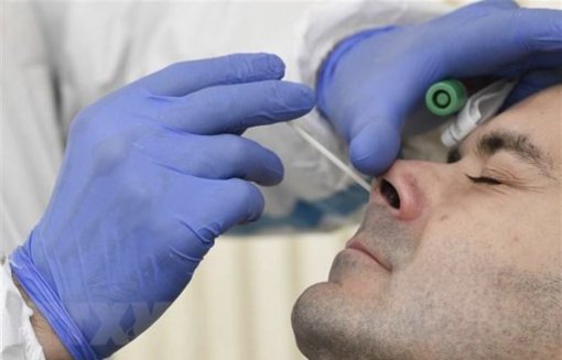 Việt Nam đặt mua vaccine phòng COVID-19 của một số đối tác từ Nga và Anh