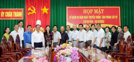 Châu Thành họp mặt kỷ niệm 90 năm ngày truyền thống Văn phòng cấp ủy