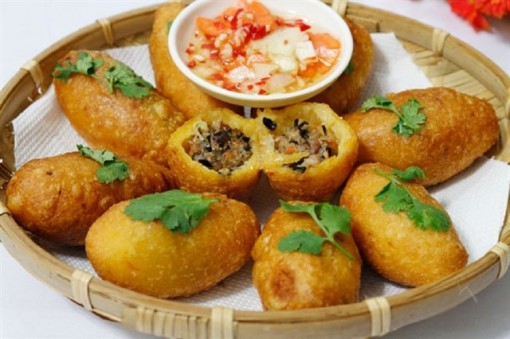 Bánh rán mặn lạ miệng, ăn kèm nước chấm chua ngọt