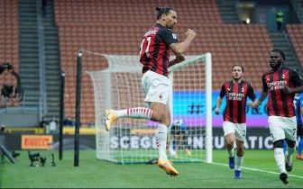 Ibrahimovic lập cú đúp, AC Milan quật ngã Inter trong trận derby nhiều ân oán