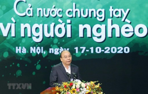 Thủ tướng chia sẻ mất mát với nhân dân miền Trung đang chịu bão lũ