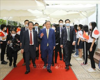 Thủ tướng Nhật Bản Suga Yoshihide gặp gỡ sinh viên Trường Đại học Việt - Nhật