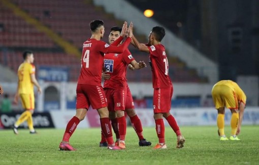 V-League: Hải Phòng và Quảng Nam đều thắng, cuộc đua trụ hạng gay cấn