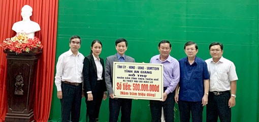 An Giang hỗ trợ hơn 2,1 tỷ đồng cho các tỉnh miền Trung bị ảnh hưởng do thiên tai