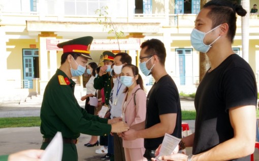 70 công dân trở về từ Nhật Bản hoàn thành thời gian cách ly tại Hòa Bình