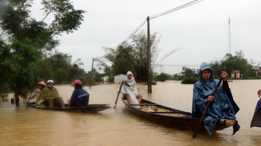 Trường đại học hỗ trợ, miễn giảm học phí cho sinh viên vùng lũ