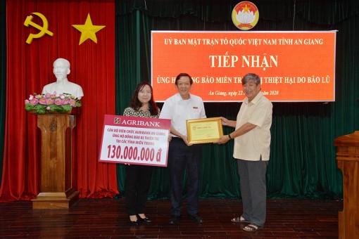 UBMTTQVN tỉnh An Giang tiếp nhận thêm 130 triệu đồng hỗ trợ đồng bào miền Trung bị bão lũ
