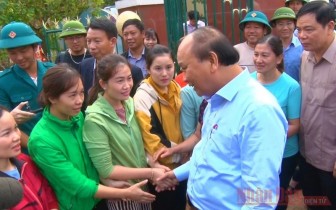 Thủ tướng Nguyễn Xuân Phúc làm việc với các tỉnh miền trung về công tác khắc phục hậu quả mưa lũ