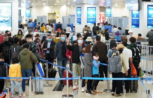 Bộ Giao thông Vận tải yêu cầu hành khách vẫn phải đeo khẩu trang