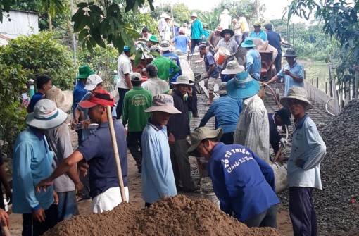 Chợ Mới huy động sức dân xây dựng cầu, đường