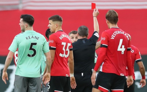 Southampton quật ngã Everton 2-0