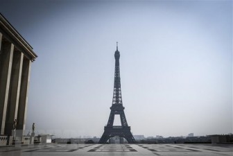 Pháp sơ tán một số khu vực ở Paris vì phát hiện túi chứa đạn
