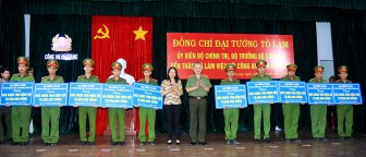 Bộ trưởng Bộ Công an Tô Lâm biểu dương các thành tích của Công an tỉnh An Giang