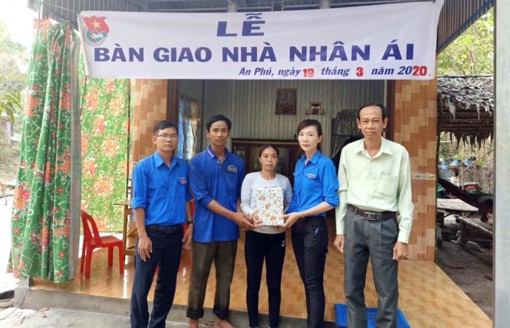Cất mới 24 căn nhà Nhân ái ở Tịnh Biên