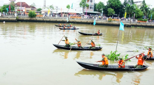 Sôi nổi hội thi đua xuồng ba lá LLVT tỉnh Long An