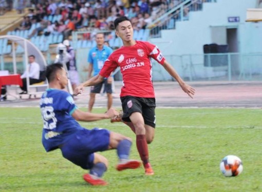 CLB Long An lách khe cửa hẹp, trụ hạng thành công