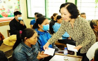 Đồng chí Trương Thị Mai thăm và làm việc tại Quảng Trị về khắc phục hậu quả thiên tai