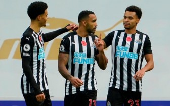 Newcastle thắng Everton 2-1