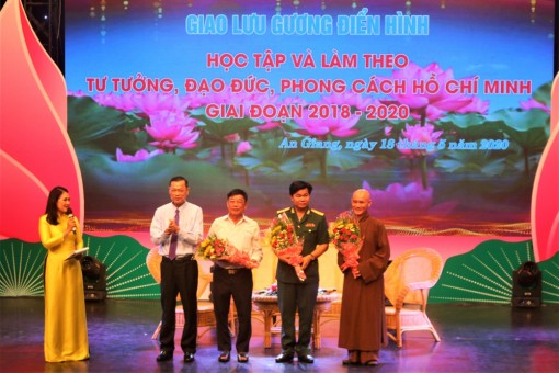 An Giang tăng cường công tác nghiên cứu, giáo dục chính trị và thực hiện Chỉ thị số 05 của Bộ Chính trị