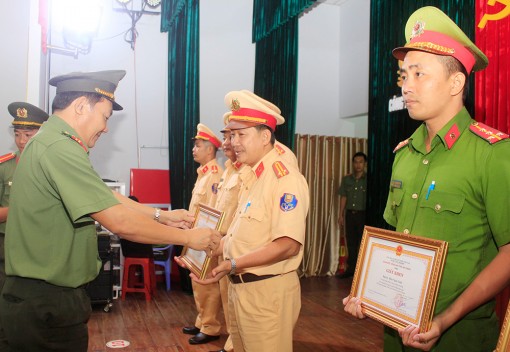 Đấu tranh chống buôn lậu là nhiệm vụ chính trị quan trọng