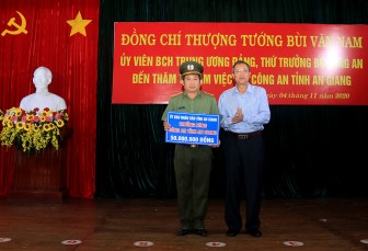 Thưởng nóng Công an tỉnh An Giang với thành tích phá án vụ vận chuyển 51kg vàng 9999