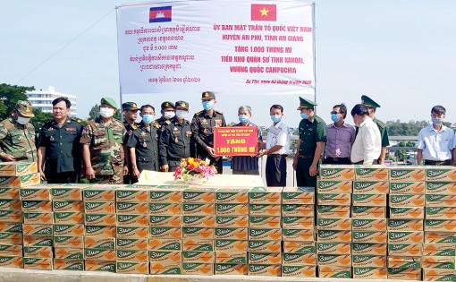 An Phú hỗ trợ Kandal (Campuchia) khắc phục mưa lũ