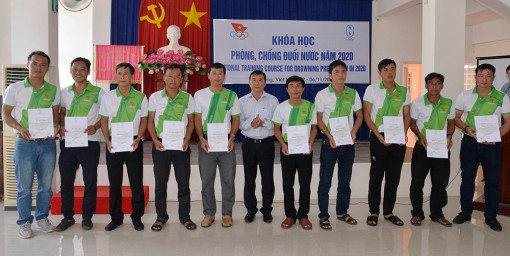 Nâng cao kỹ năng cứu đuối cho các hướng dẫn viên bơi cơ sở