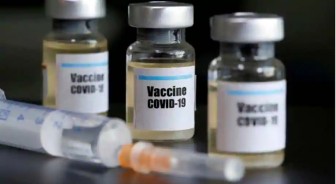 Nga: Tiêm chủng hàng loạt lô vắcxin ngừa COVID-19 cho y, bác sỹ