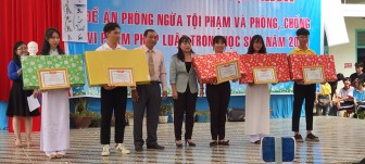 Phú Tân: Sôi nổi ngoại khóa về phòng ngừa tội phạm và vi phạm pháp luật trong học sinh