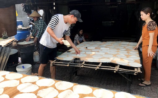 “Làm mới” sản phẩm bánh phồng để khởi nghiệp