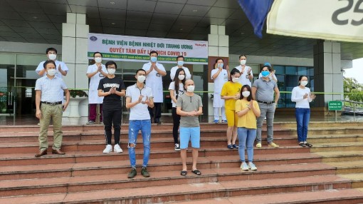 Việt Nam có hai ca nhập cảnh, 17 ca được công bố khỏi bệnh