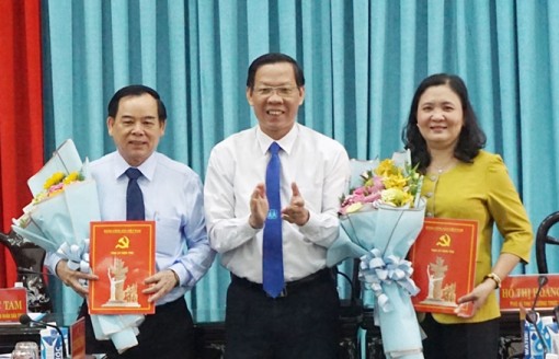 Bến Tre: Trao các quyết định về công tác cán bộ