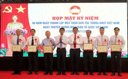 Sóc Trăng: 6 cá nhân nhận Kỷ niệm chương “Vì sự nghiệp đại đoàn kết dân tộc”