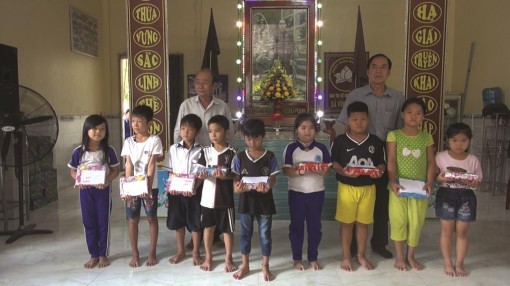Đẩy mạnh công tác khuyến học trong vùng tôn giáo, dân tộc
