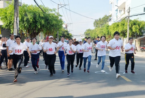 Sôi nổi sân chơi thể thao dành cho cán bộ mặt trận