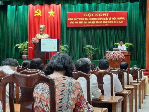 Hội nghị chuyên đề "Công tác truyền thông bảo vệ môi trường, ứng phó biến đổi khí hậu"