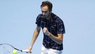 Hạ dễ Djokovic, Daniil Medvedev vào bán kết ATP Finals 2020