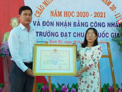 Các trường trên địa bàn huyện Châu Phú kỷ niệm ngày Nhà giáo Việt Nam