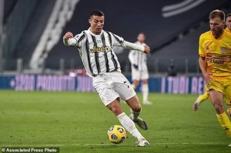 Ronaldo lập cú đúp, Juventus phả hơi nóng vào gáy Milan
