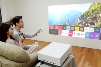 LG ra mắt mẫu máy chiếu gia đình có thể căn chỉnh màn hình